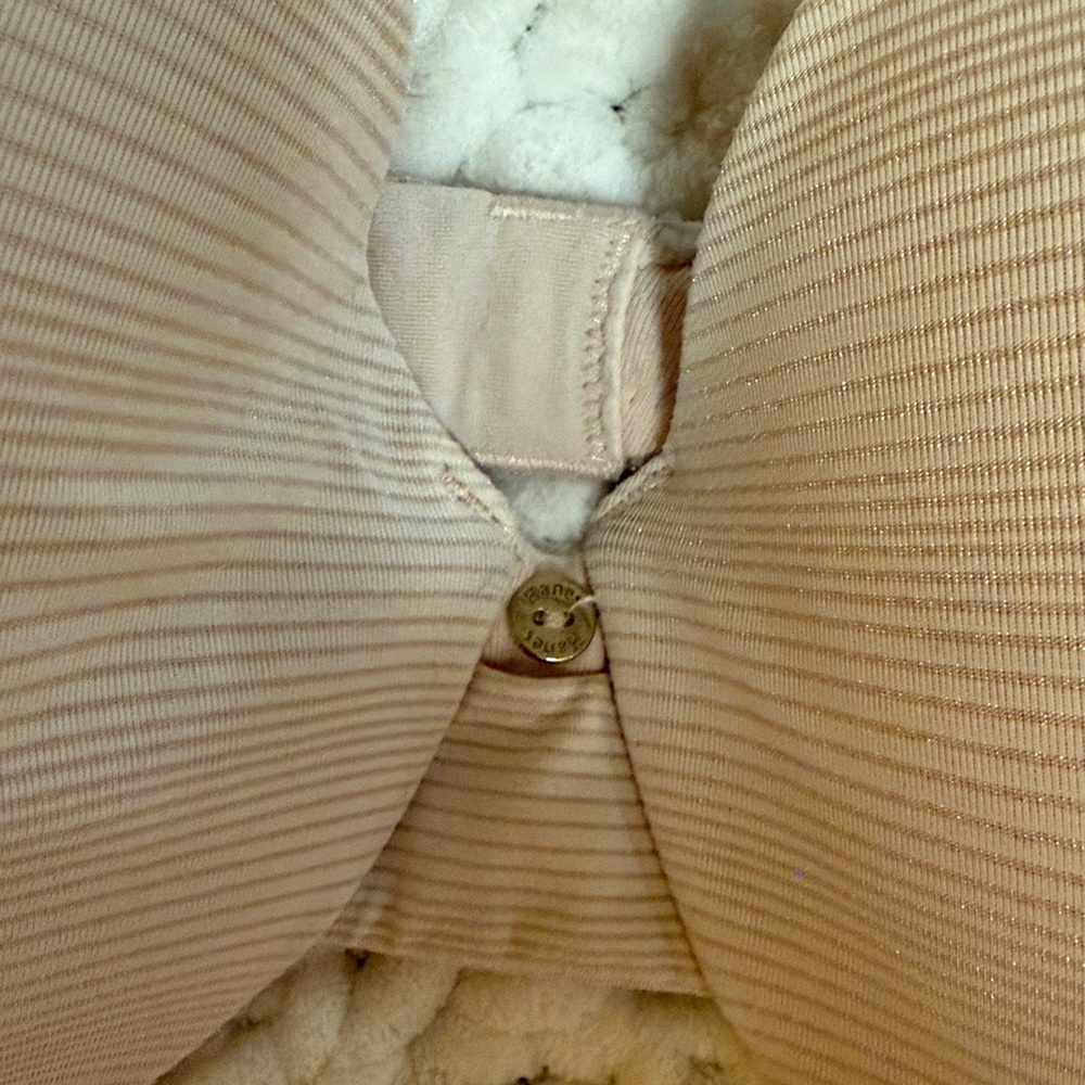 3 lightly padded bras. Excellent used condition size 36D - Picture 7 of 7